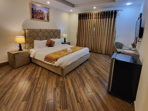 Grand Millennium Hotel image 36